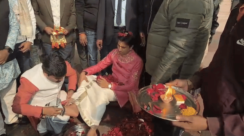 Ayodhya: Kumar Vishwas reached Ayodhya and visited Ram Lalla.