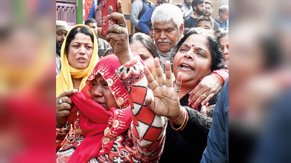 Salute: Huge Crowd at Last Rites of Major Shubham Saini, Cries of Bharat Mata Ki Jai Echo