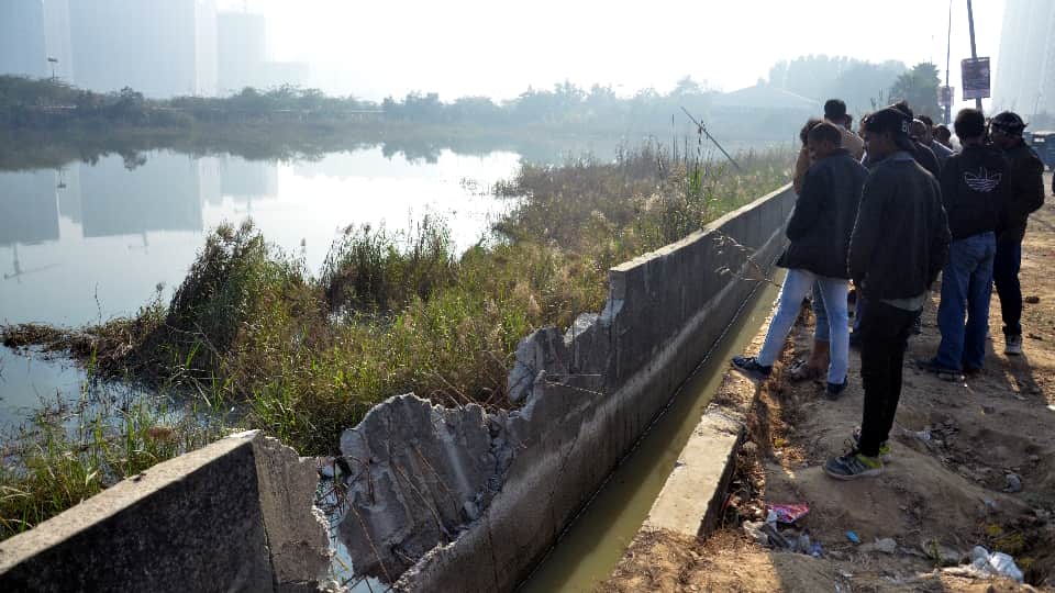 Noida Accident Sector-150 residents says message seeking help was sent at 12 AM but it was delivered at 3 AM