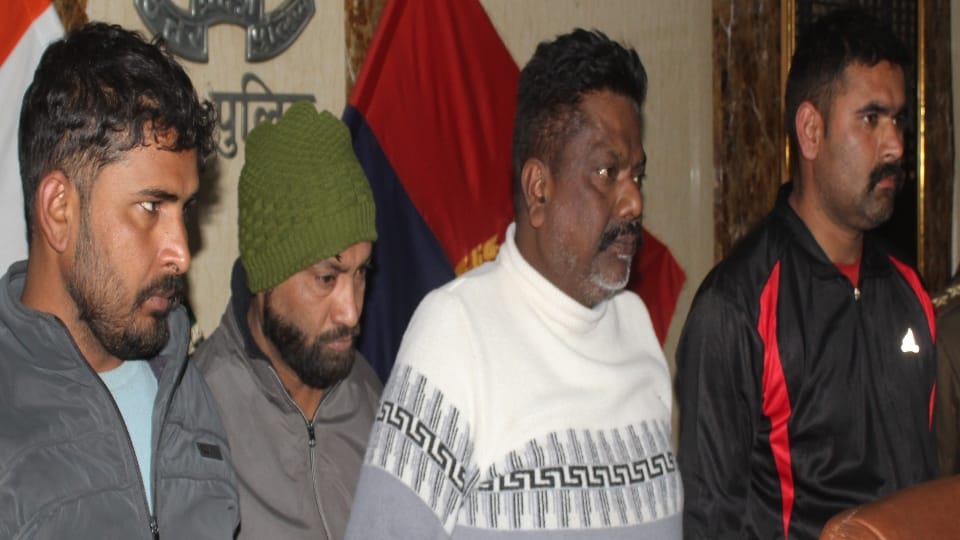 Cheating in the name of army recruitment: Thugs themselves used to become fake officers and doctors