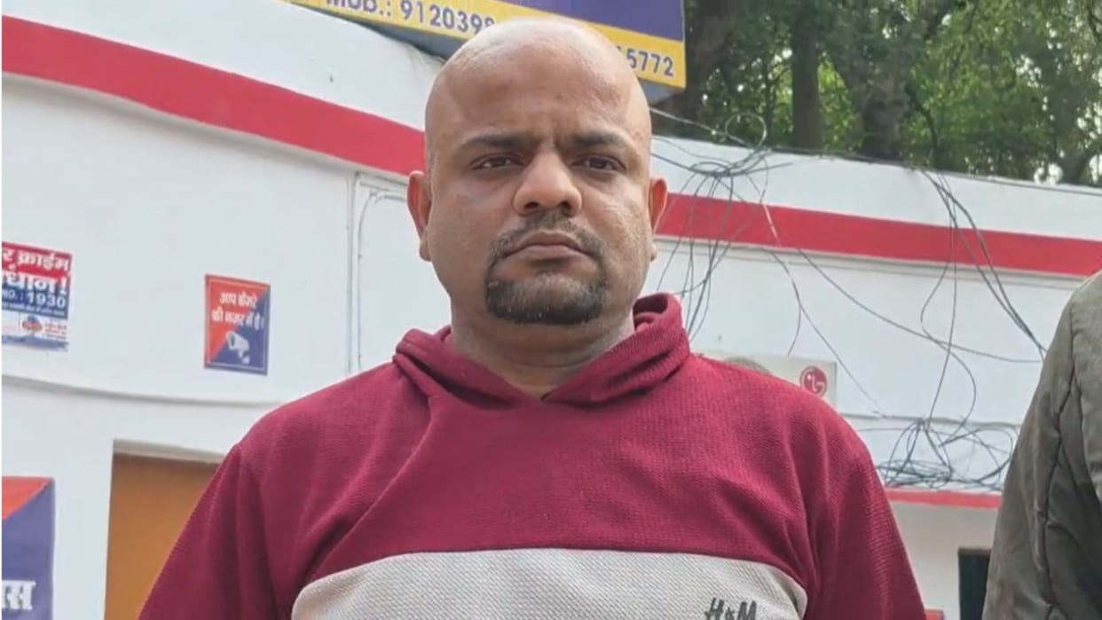 criminal reward of 25,000 rupees arrested in fraud case involving 70 lakh rupees in varanasi