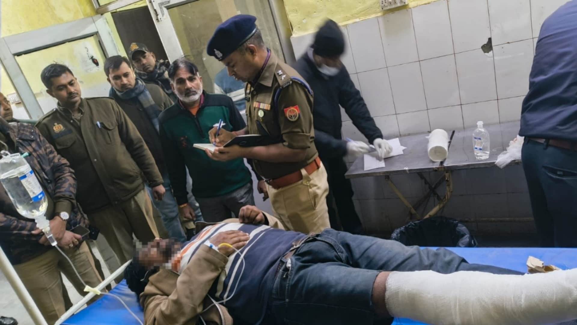 पुलिस मुठभेड़ में घायल नौशाद।