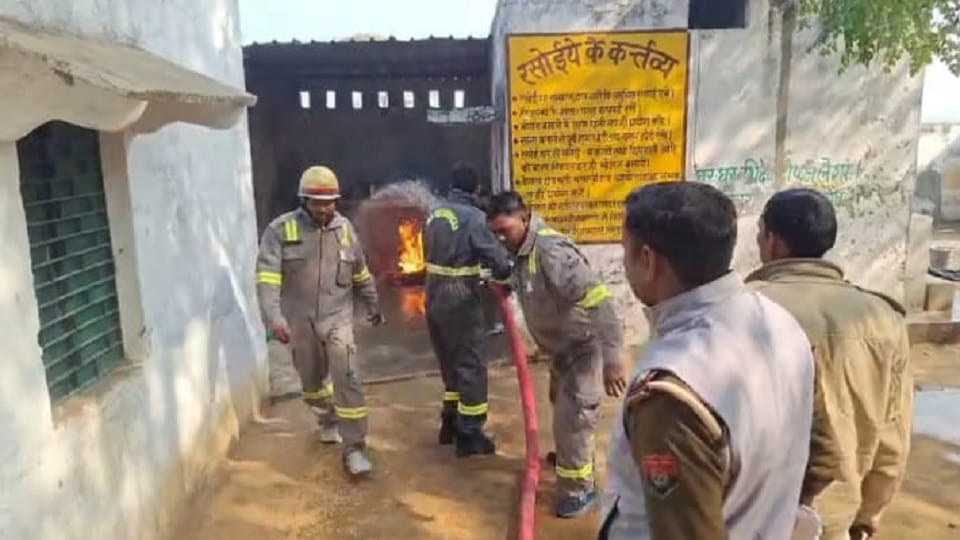 Cylinder caught fire while preparing mid day meal