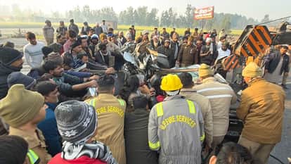 Rampur: Car trapped between two dump trucks; two dead, including a child