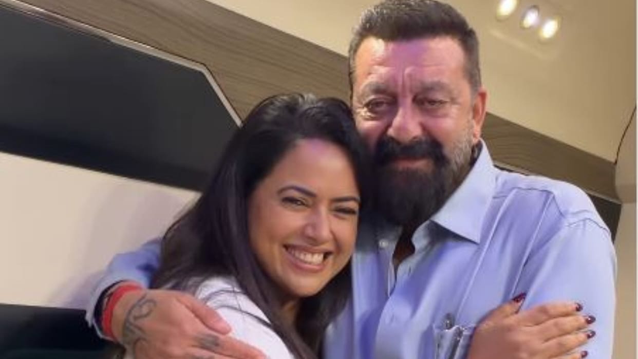 Sameera Reddy shares video With Her Musafir Co Star Sanjay Dutt says why to follw 2016 trend