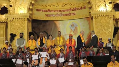 Shantikunj Shatabdi Samaroh Dev Sanskriti University convocation meritorious students received their degrees
