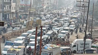 Heavy traffic jam on route from Manduadih Chowk to Banaras railway station in varanasi