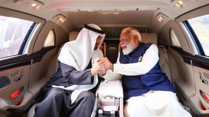 PM Modi Car Diplomacy PM Modi seen in a car with the UAE President News In Hindi