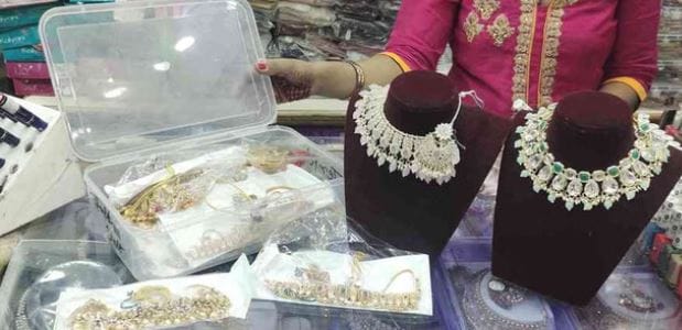 Rising Silver Prices Push Traders Towards Aluminium Jewellery and Utensils