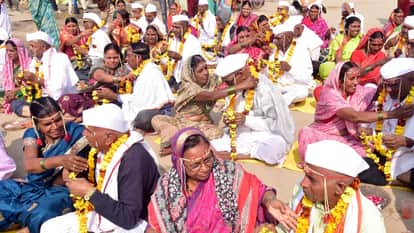 Amousa Fair in Prayagraj Devotees Return with Contentment After Holy Dip Details in Hindi