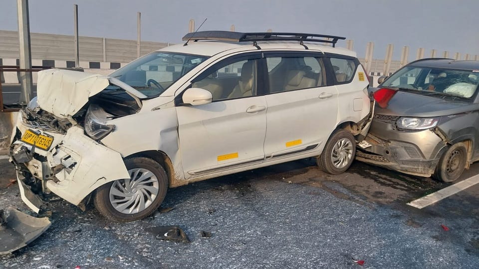 Baghpat: 25 cars collided in 20 minutes in fog on elevated road, 35 injured; Both legs of young man broken