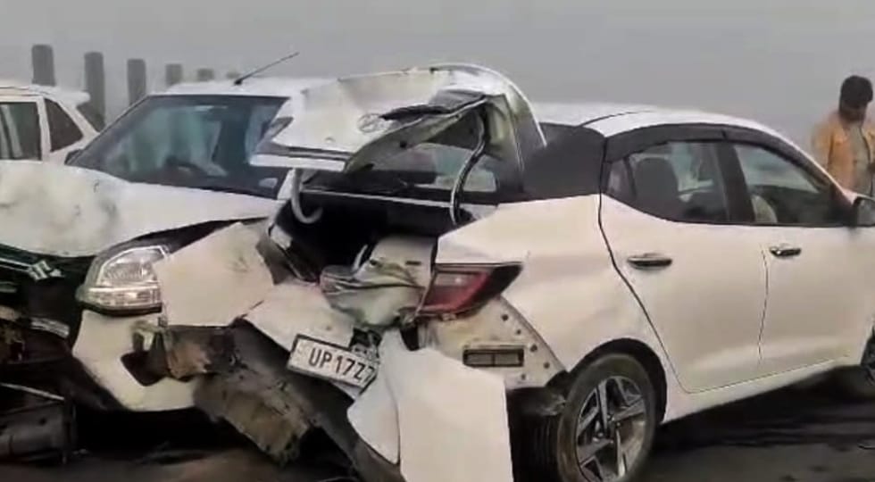 Baghpat: 25 cars collided in 20 minutes in fog on elevated road, 35 injured; Both legs of young man broken