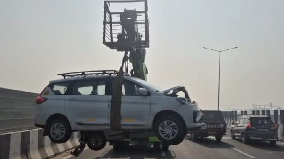Baghpat: 25 cars collided in 20 minutes in fog on elevated road, 35 injured; Both legs of young man broken