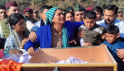 Bageshwar martyr last rites were performed with military honors at the confluence of the Saryu and Kheerganga