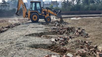 bulldozer demolished the illegal colony belonging to liquor businessman Manoj Jaiswal in Bareilly