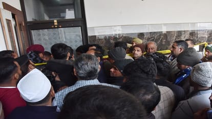 UP: In Saharanpur, Sangrahan Amin committed suicide by killing mother, wife and two sons
