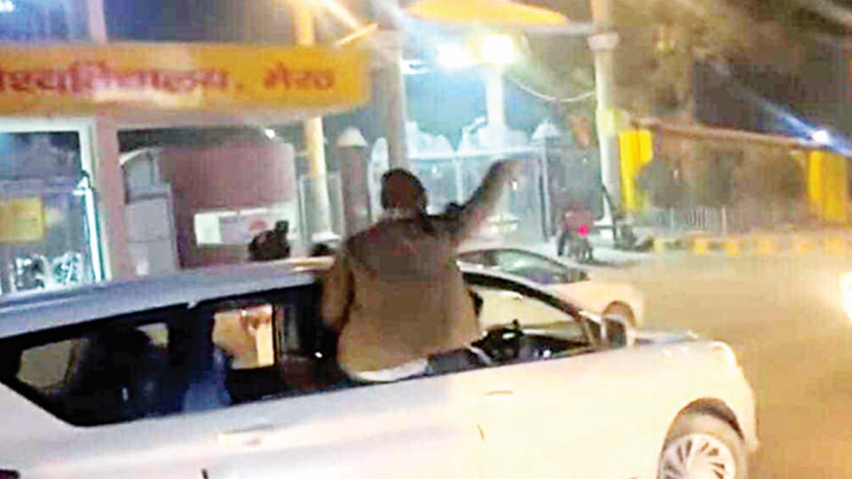 Accused Creates Ruckus After Bail, Associates Perform Stunts Causing Traffic Jam in Meerut
