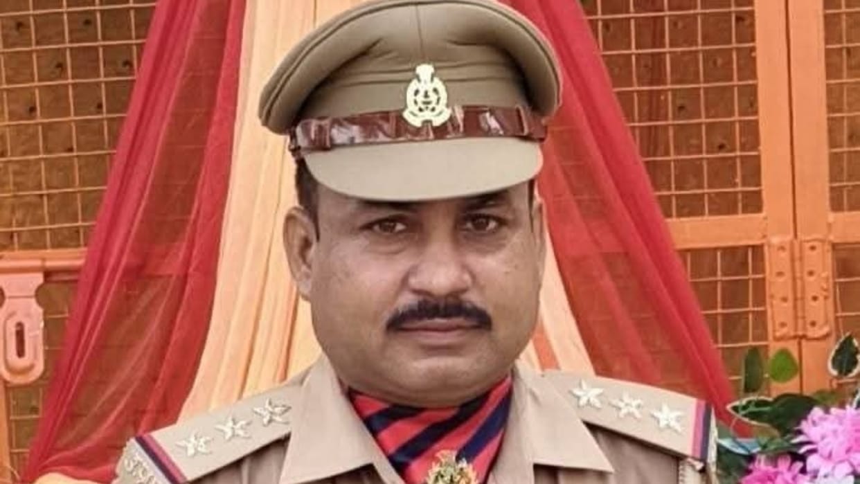 inspector verbally abused the constable and threatened to shoot him in Shahjahanpur