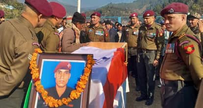 Bageshwar martyr last rites were performed with military honors at the confluence of the Saryu and Kheerganga
