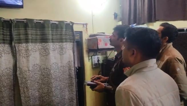 Kanpur Theft Thieves steal lakhs of rupees worth of cash and jewelry from grocery store owners house in Juhi