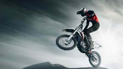 Viral video Man seen riding bike under moving truck people got angry after seeing this stunt