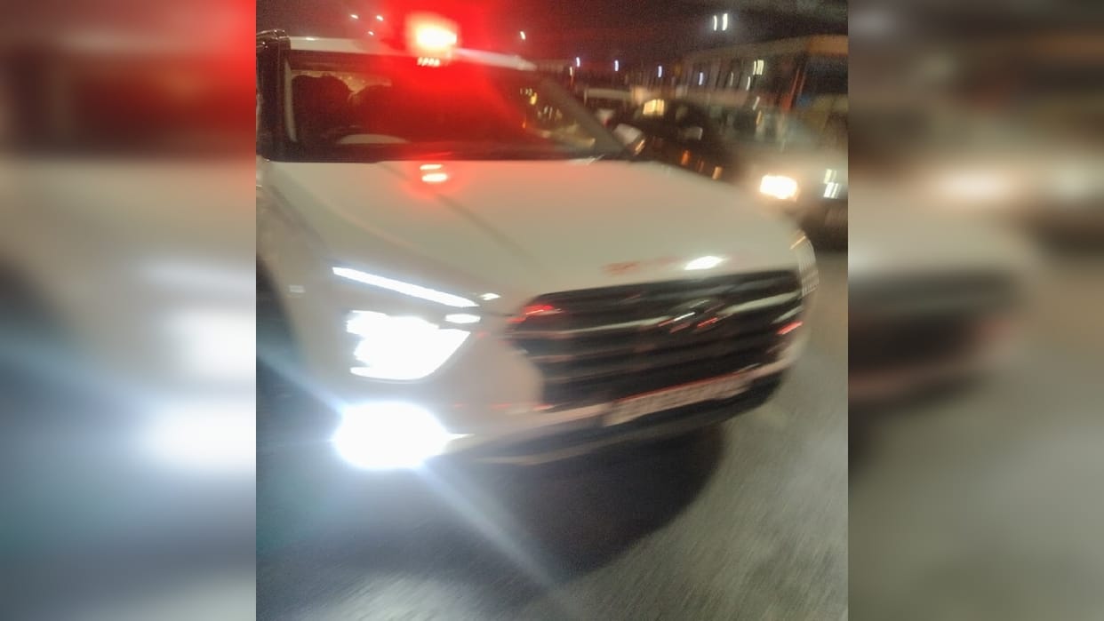 Drunk man runs red light and drives car on expressway in Ghaziabad
