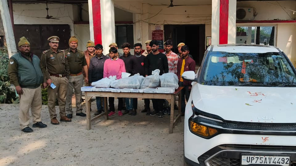 Etawah: Seven Inter-District Thieves Arrested for Stealing from Transformers