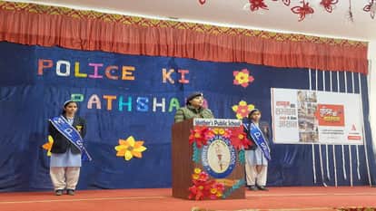 कार्यक्रम में विद्यार्थियों को संबोधित करतीं एएसपी सोनाली मिश्रा