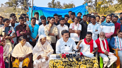 MLA Vikram Mandavi and CPI leader strongly condemned bulldozer action in joint press conference