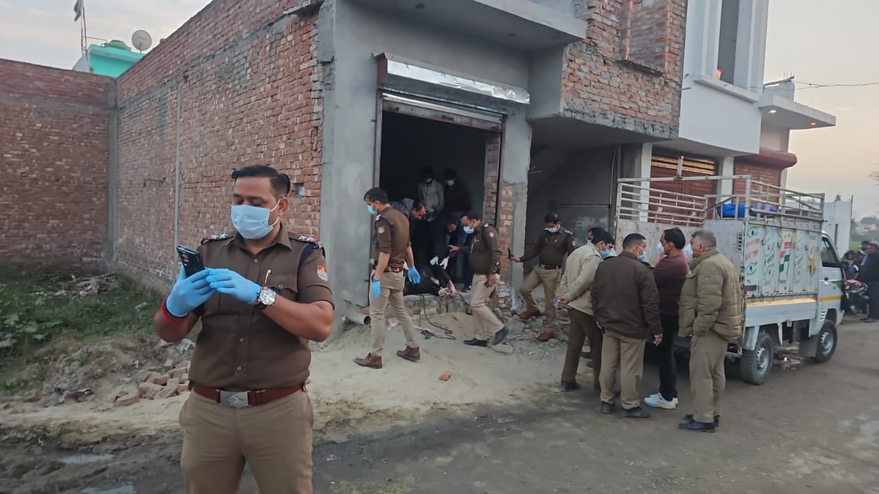 Haridwar News decomposed dead body was found in an open septic tank under a house under construction