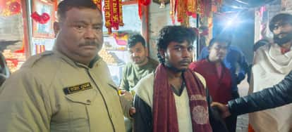 Sitapur: A young man carrying a stick reached Lalita Devi temple to sacrifice himself