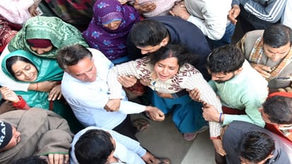 UP: In Saharanpur, Sangrahan Amin committed suicide by killing mother, wife and two sons