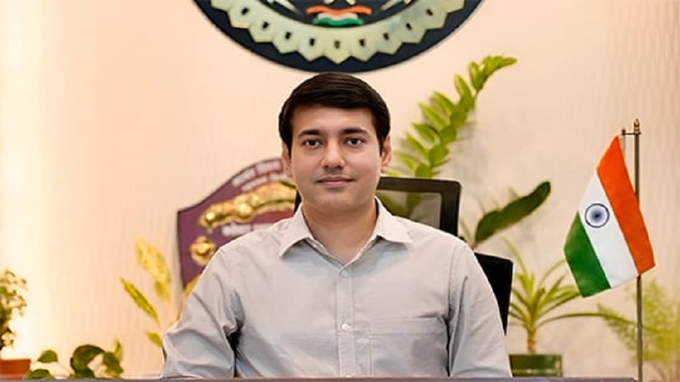 आकाश छिकारा बस्तर के नए कलेक्टर