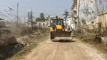 Kanpur: KDA demolishes illegal plotting on seven bighas of land in Singhpur