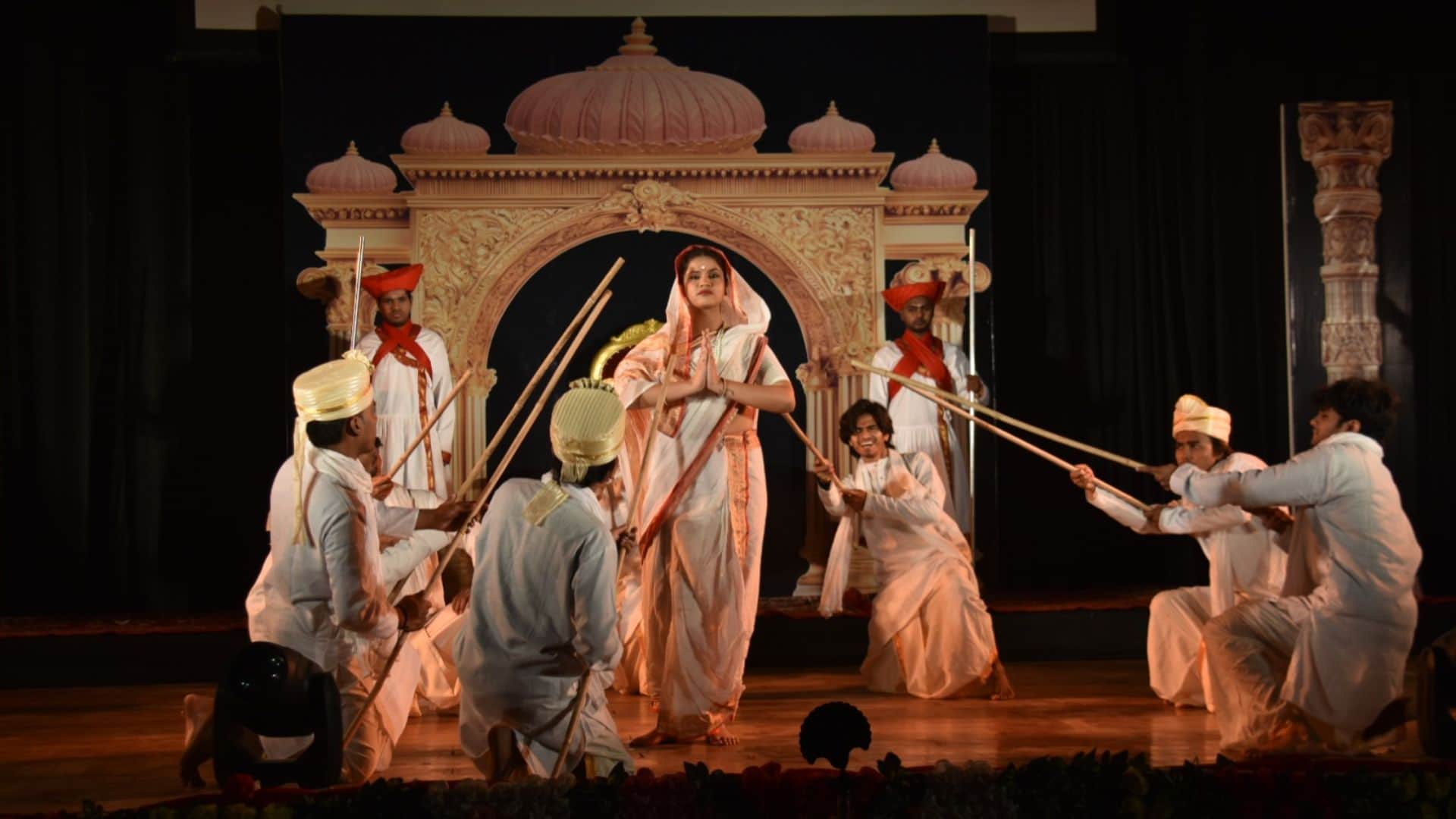 BHU 41 artists staged grand theatrical performance of Mata Ahilya for 75 minutes in Varanasi