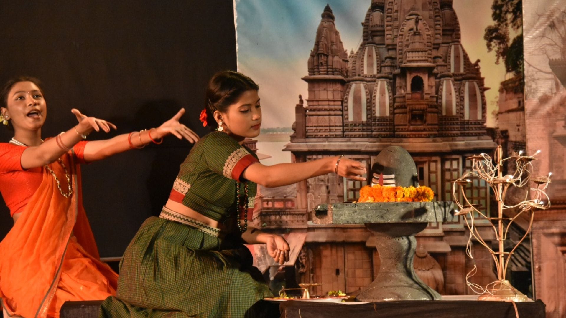 BHU 41 artists staged grand theatrical performance of Mata Ahilya for 75 minutes in Varanasi