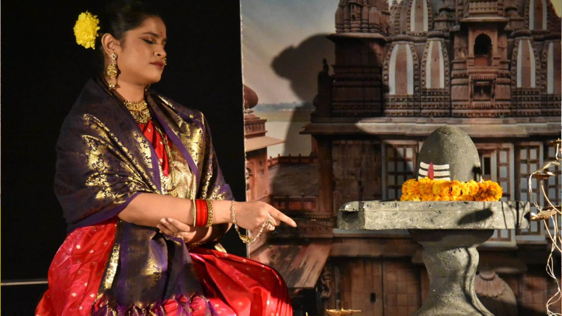 BHU 41 artists staged grand theatrical performance of Mata Ahilya for 75 minutes in Varanasi