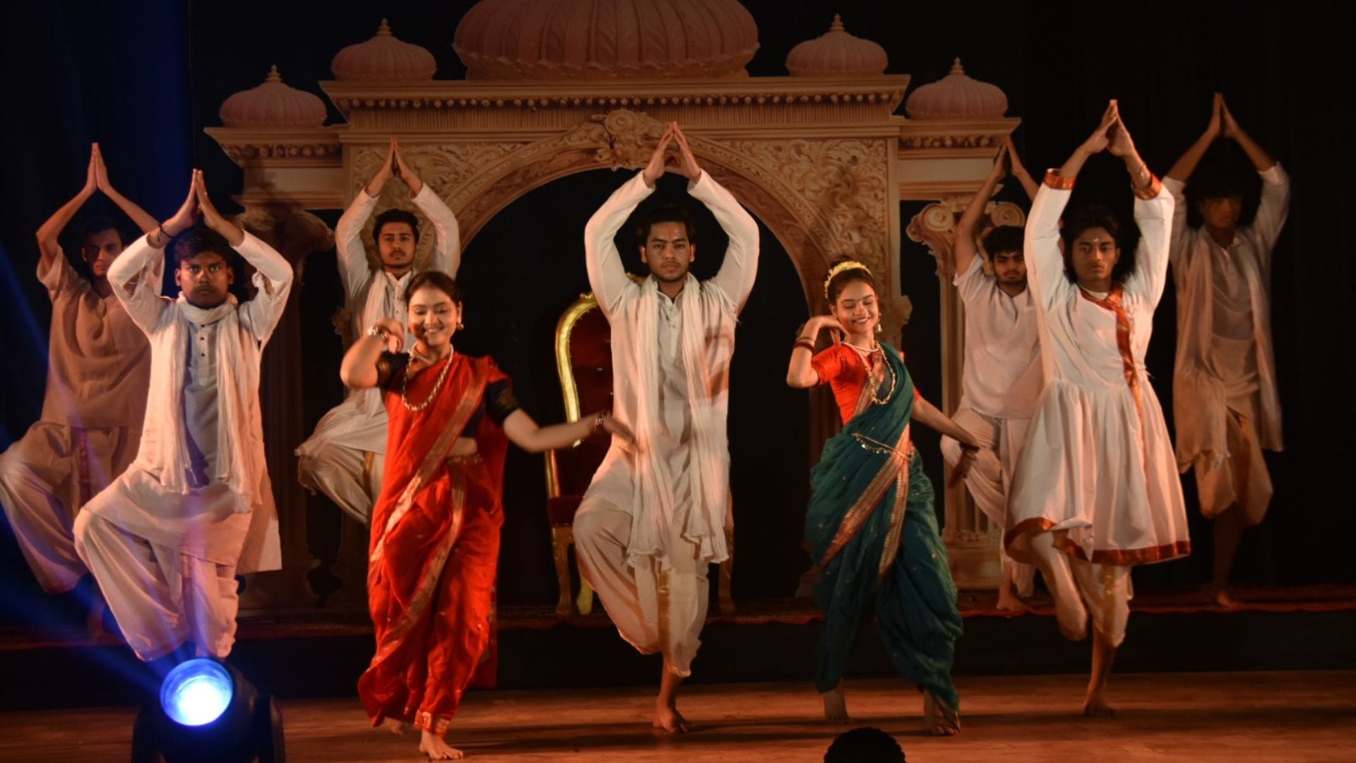 BHU 41 artists staged grand theatrical performance of Mata Ahilya for 75 minutes in Varanasi