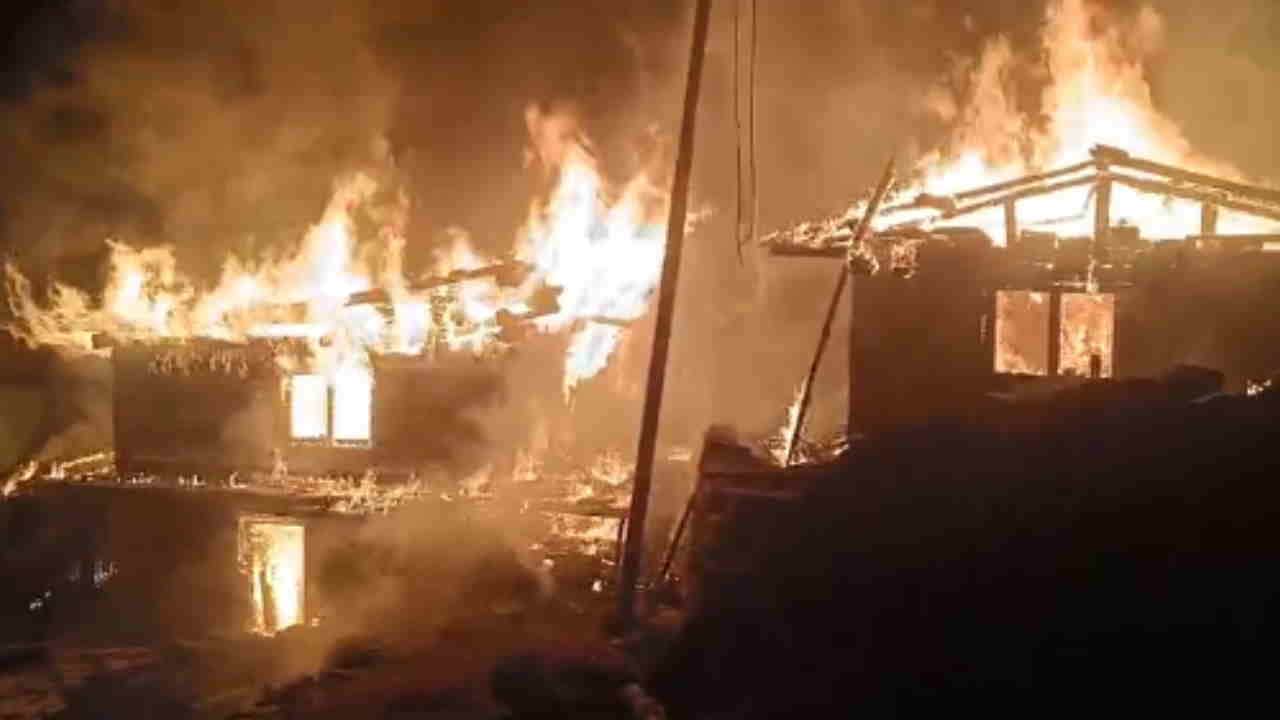 आवासीय मकान में लगी आग