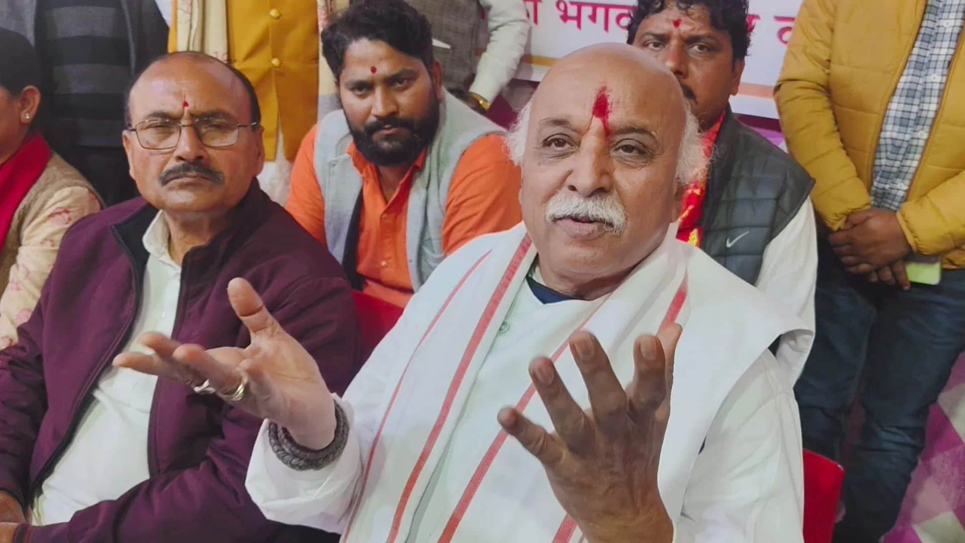 हिंदू कार्यकर्ता सम्मेलन को संबोधित करते प्रवीण तोगड़िया। 