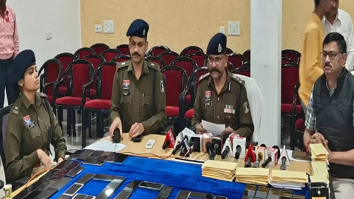 Raipur Police big success: 200 lost mobile phones worth Rs 40 lakh recovered and returned to their owners