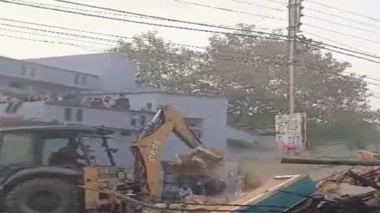 Raipur News: मासूम पर हैवानियत के बाद प्रशासन का बुलडोजर एक्शन, आरोपी के ठिकाने किया गया ध्वस्त