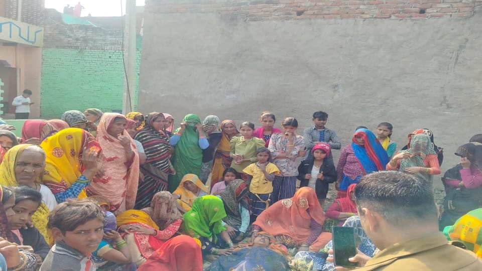 A woman died and two people were seriously injured when a mound of earth collapsed in Jalesar in Etah