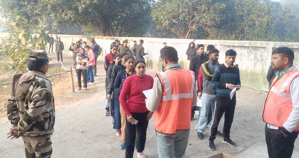 Kanpur disturbance at MGA College  Delhi Police exam is now being held at Shrimati Ramkali Center