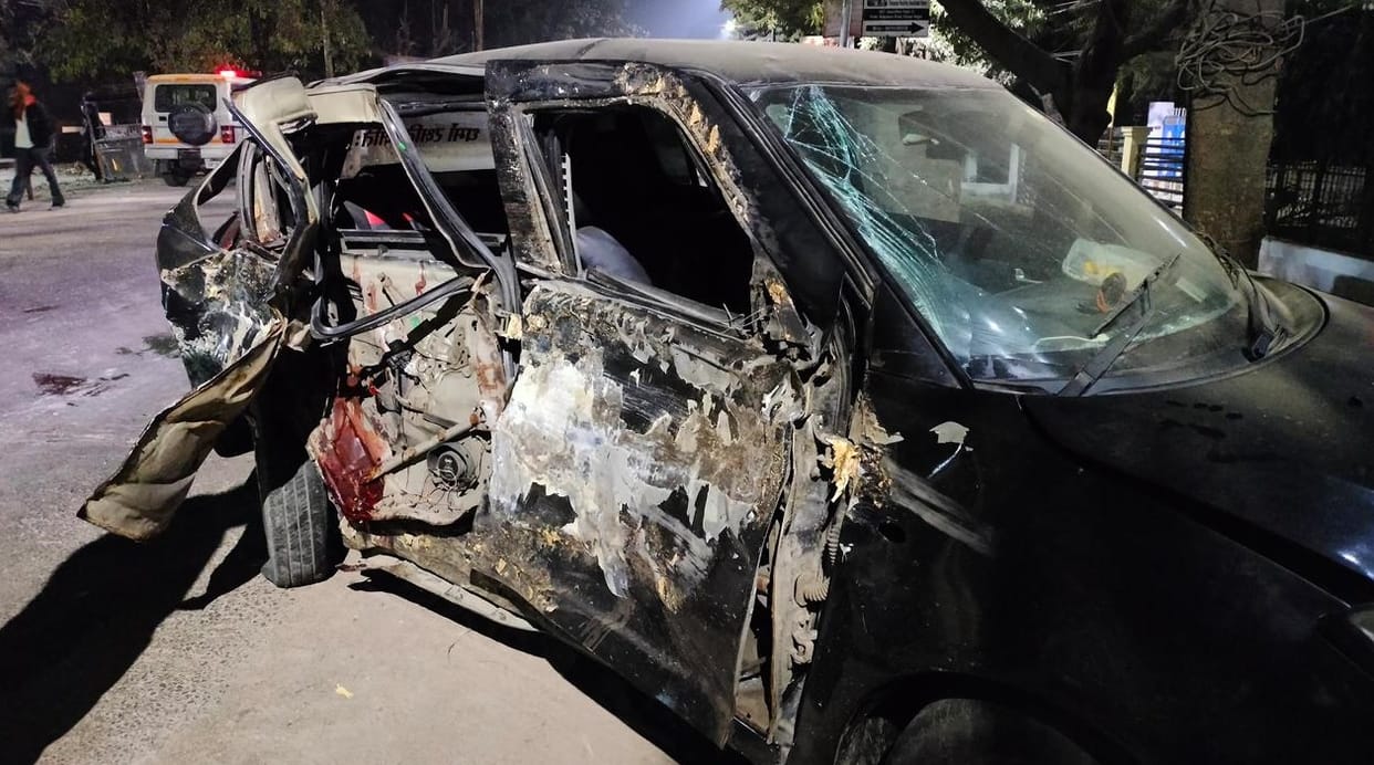 Kanpur Accident speeding car crashed into tree two students died and injuring two others