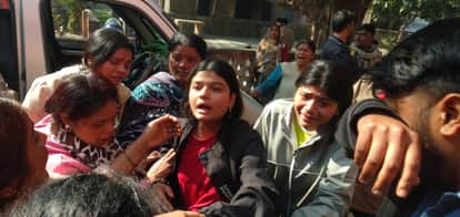 Farrukhabad Motorcycle falls 25 feet from Manjhana canal bridge businessman dies suffered serious head injury