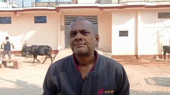 Kanpur I wasnt scared instead I outsmarted fraudsters sanitation worker taught cyber criminals lesson