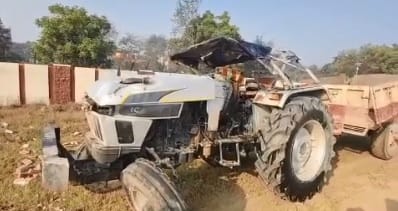 Kanpur speeding truck collided with tractor trailer injuring driver and conductor admitted to CHC