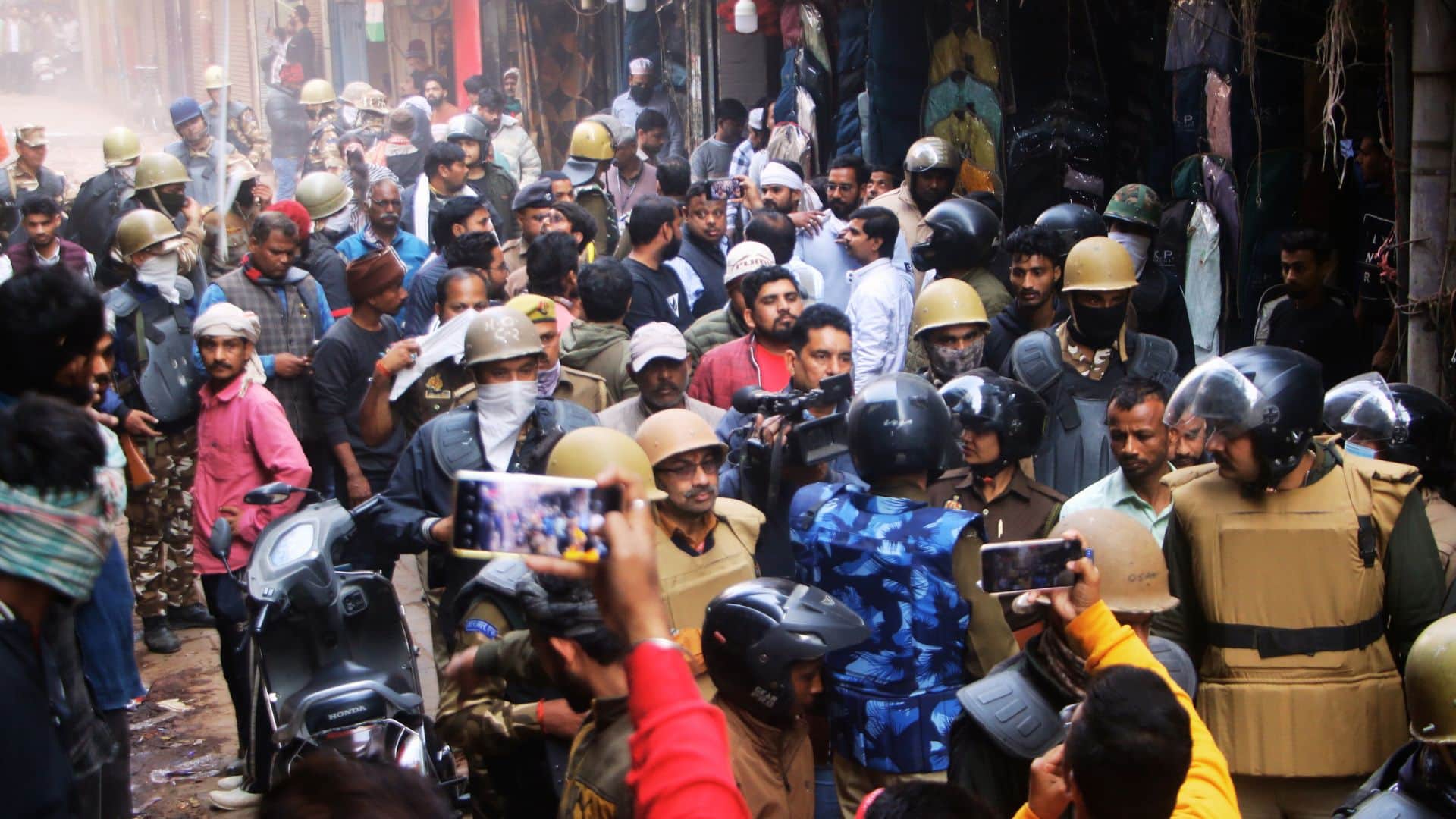 Dal Mandi Eight buildings including market tallest building demolished 200 workers deployed