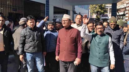 Nanda Rajrajjat Chamoli People from badi jaat organizing committee staged a protest at Collectorate